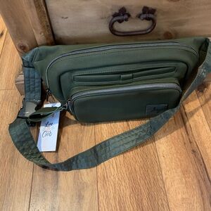 lug hitch belt bag matte lux- Olive NWT